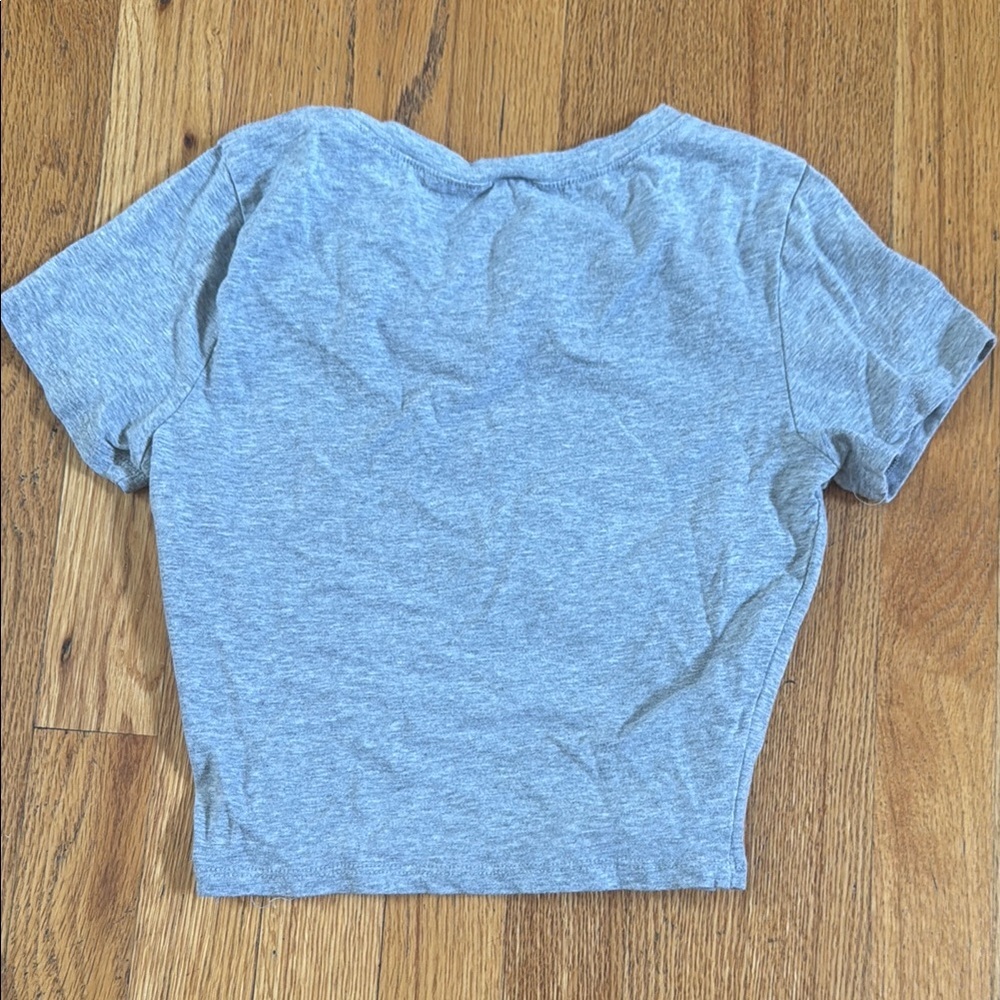 Full Tilt Women’s Gray Cropped T-Shirt Size Medium - Picture 2 of 3